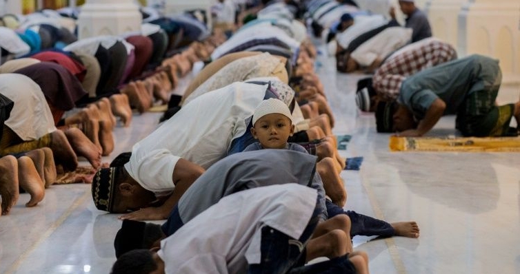 Muslim devotees offer prayers on the first night of Ramadan in Bireuen of Aceh province, Indonesia. AFP Muslim devotees offer prayers on the first night of Ramadan in Bireuen of Aceh province, Indonesia. AFP