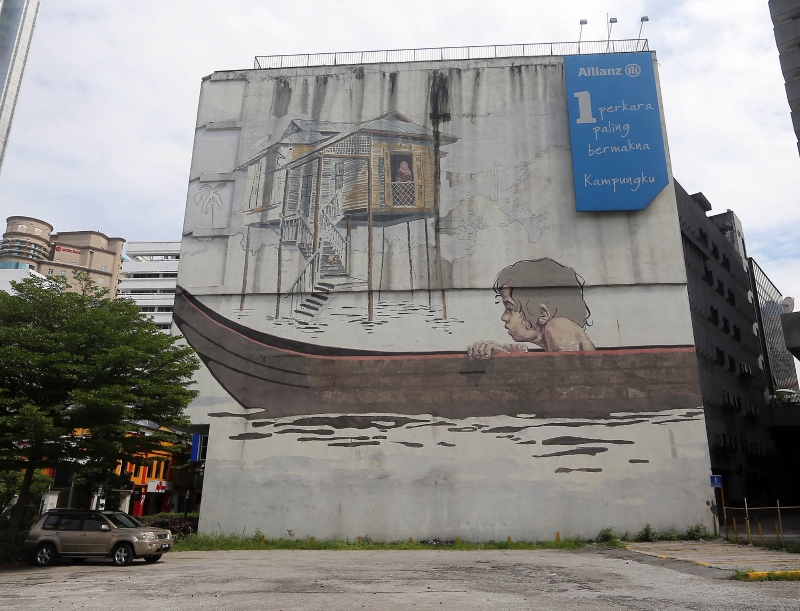 名为“Kampungku”的壁画坐落在拉惹朱兰路的大马电讯博物馆后方，这幅壁画看似一名小孩独自在小舟上，如今，街道的人潮稀少，远望壁画犹如“汪洋中的一条船”。