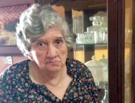 74岁的老妇人阿尔巴．马鲁里给了家人特大的“惊喜”，被死亡数周后突来电告知家人她还活着。
