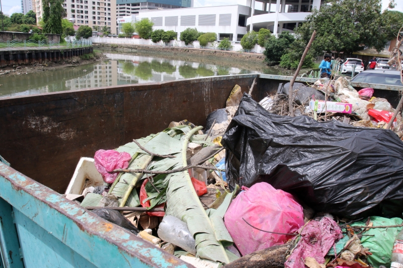 一般时候，拦截垃圾浮台的垃圾量可每日或每两日装满一个大垃圾槽。