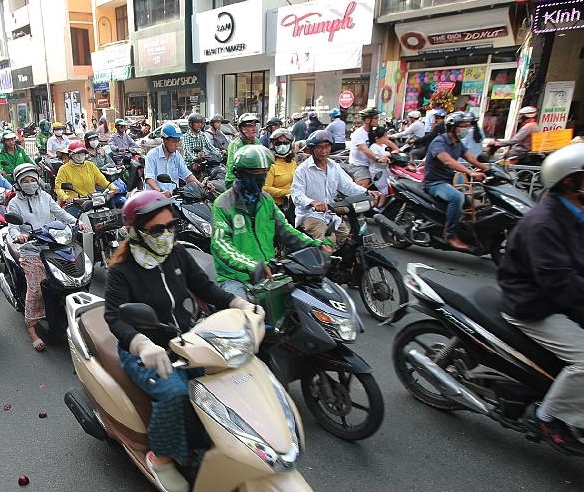 Ho Chi Minh City's major roads are jam packed with motorcycles during evening peak hours. SIN CHEW DAILY Ho Chi Minh City's major roads are jam packed with motorcycles during evening peak hours. SIN CHEW DAILY