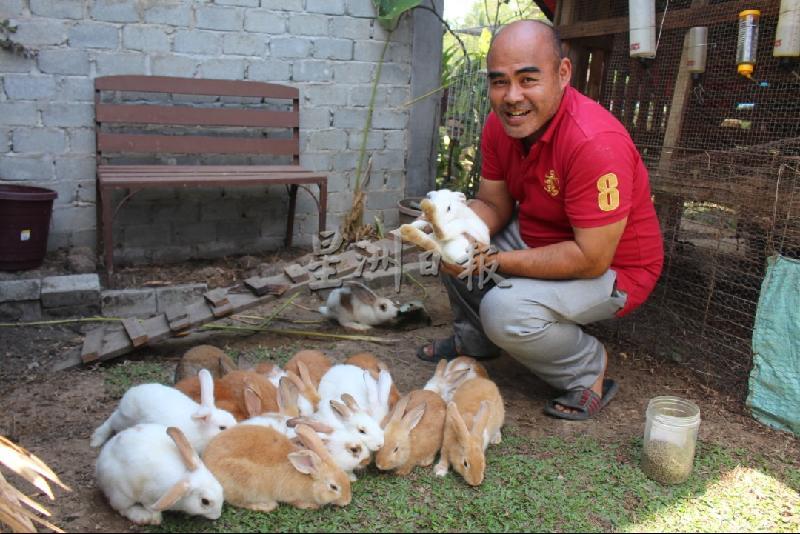 婆罗洲生态之家创办人苏温翔视所有动物为生态之家的一份子。