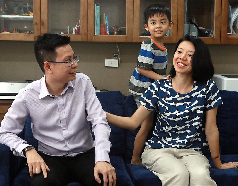 Lim Chin Keong met his architect wife Pham Nguyen My Dung while they worked together in a project. They had a son in 2014. SIN CHEW DAILY Lim Chin Keong met his architect wife Pham Nguyen My Dung while they worked together in a project. They had a son in 2014. SIN CHEW DAILY