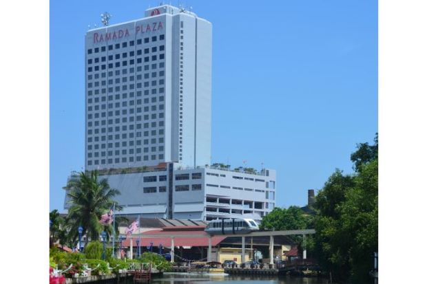不堪冠病疫情打击，马六甲著名华美大酒店（RAMADA PLAZA）将于6月后结业。