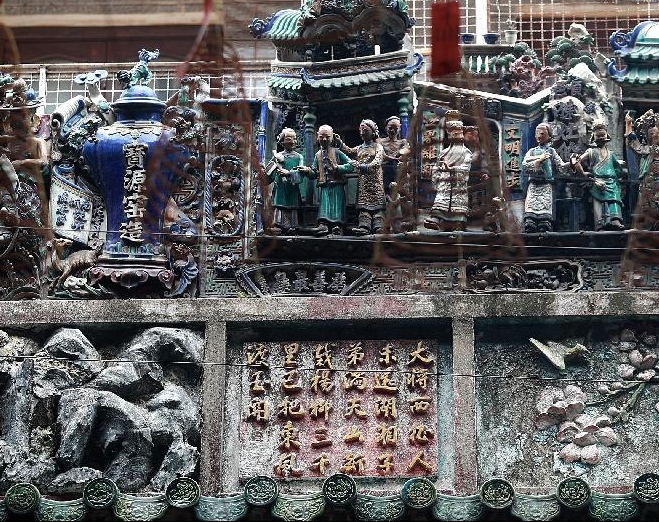 The exquisite handcrafted ceramic ceiling art at Thien Hau Temple in Cholon. SIN CHEW DAILY The exquisite handcrafted ceramic ceiling art at Thien Hau Temple in Cholon. SIN CHEW DAILY