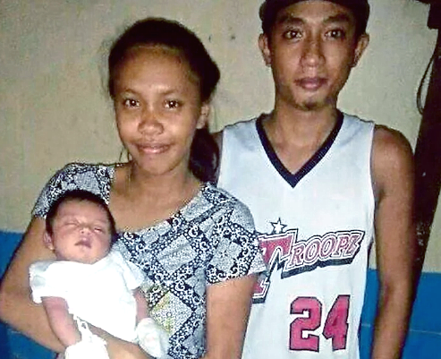Colline Tabesa holding her baby Covid Marie as she poses for a photo with her partner John Tupas. AFP Colline Tabesa holding her baby Covid Marie as she poses for a photo with her partner John Tupas. AFP
