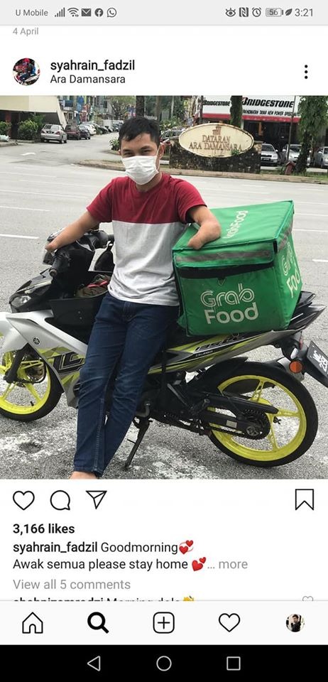 法兹尔也因为时常分享自己的送餐、骑摩哆车生活而成为“小网红”，吸引8万7600名网民追踪他。