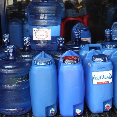 Most Philippine families do not install water filters and have to use these blue color plastic tanks to buy drinking water from merchants. SIN CHEW DAILY