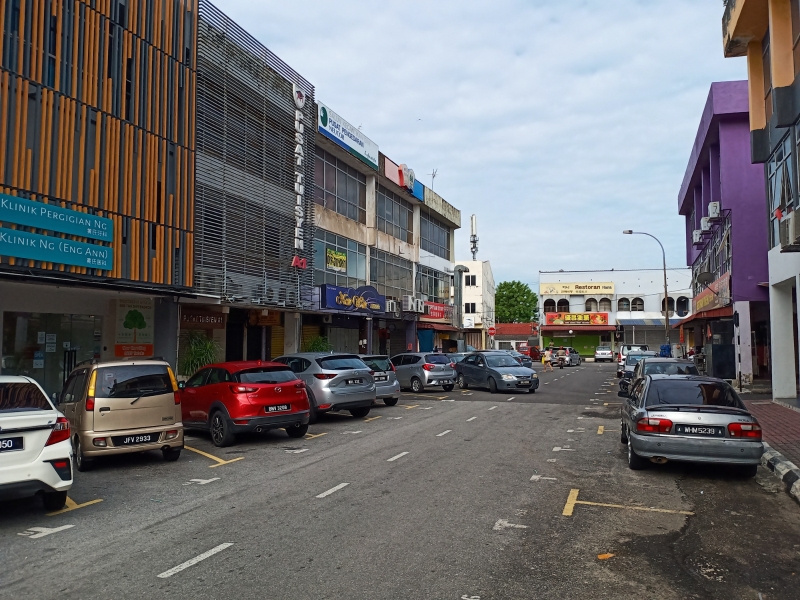 巴生永安镇商业区在5月4日的复工首日，市道依然淡静。
