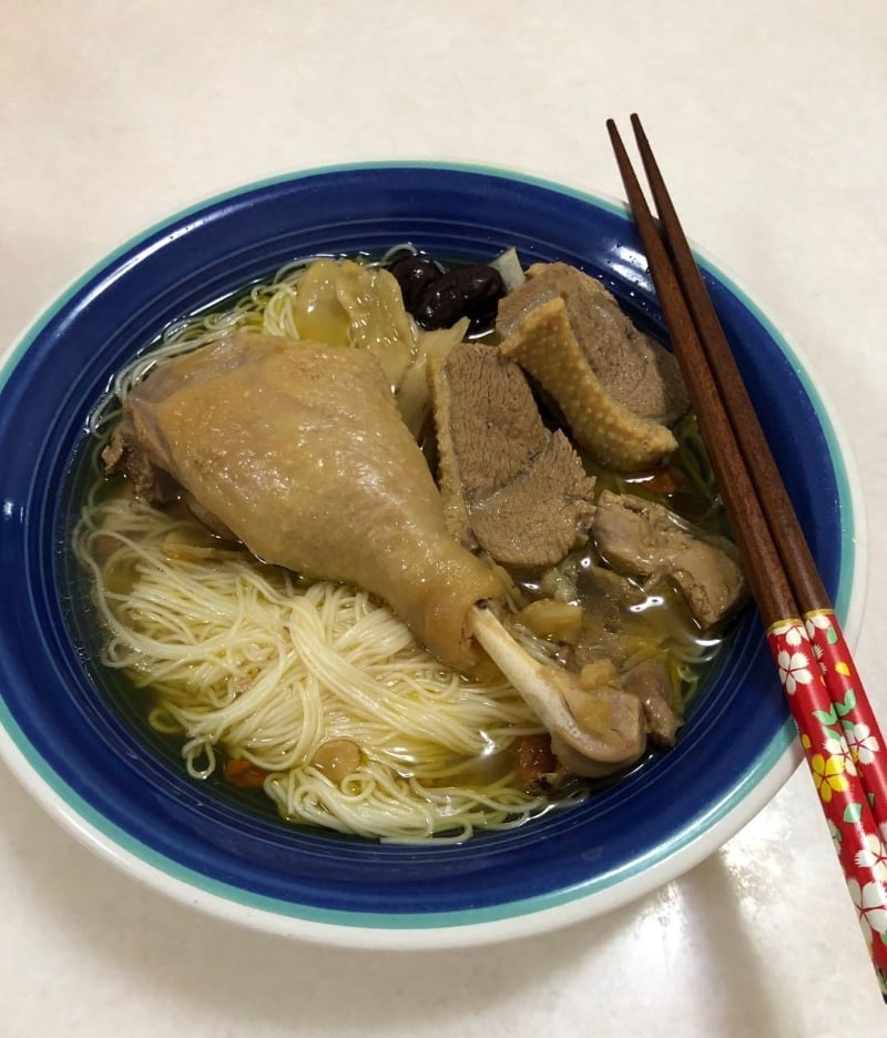 正宗的番鸭药材汤面,在市面上已不多见。