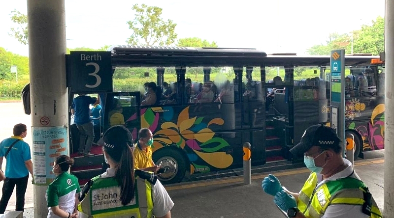 Stulang state assemblyman Andrew Chen has arranged for the three bus trips to ferry a total of 66 passengers comprising pregnant women, senior citizens and children. SIN CHEW DAILY Stulang state assemblyman Andrew Chen has arranged for the three bus trips to ferry a total of 66 passengers comprising pregnant women, senior citizens and children. SIN CHEW DAILY
