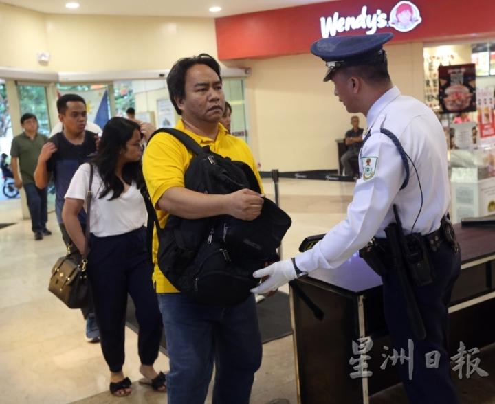 菲律宾每个商场、快轨入口均设有安检关卡。