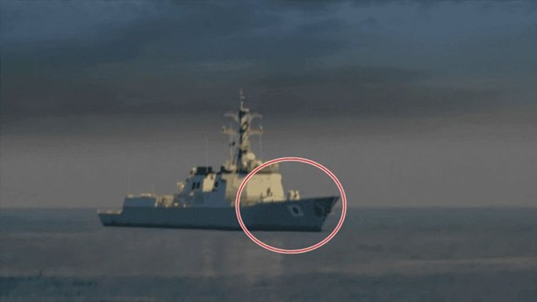 眼尖网民发现挂上日本国旗的军舰其实是韩国军舰。