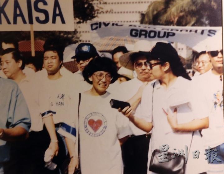 洪玉华发起反绑架运动，组织人们走上街头抗议示威。