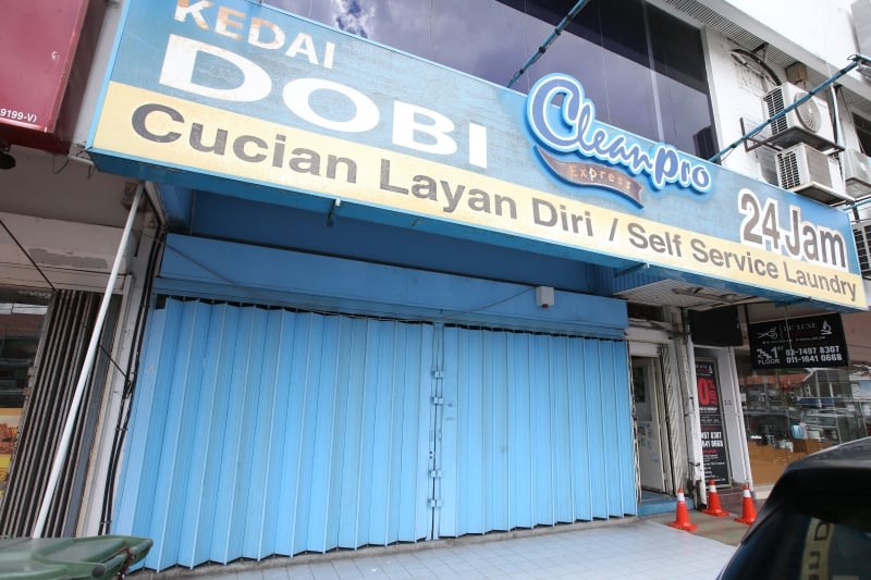 连锁自助洗衣店大门深锁，并未恢复营业。