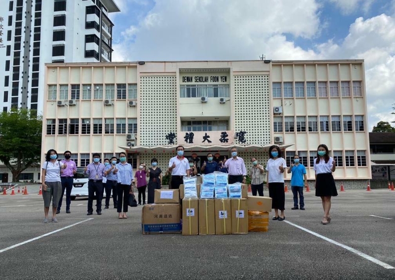 由周育良、台湾淡江大学及校友会赞助的8台测量仪，已送达新山宽中。