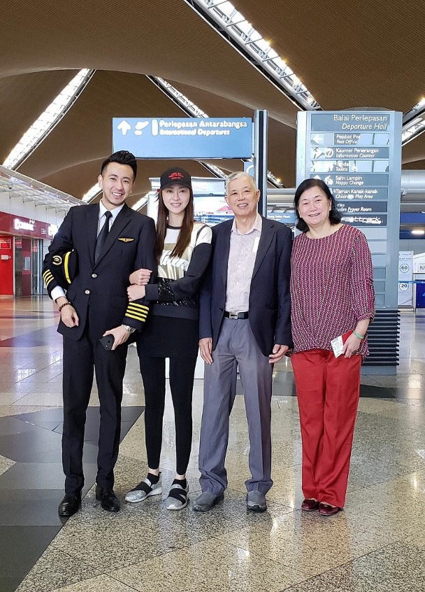 刘芷希演艺事业正起飞，却传出已和TVB结束合约，返马接手家族生意兼与机师男友结婚。