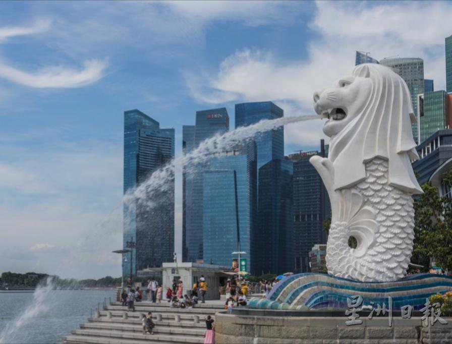 鱼尾狮身像是新加坡的旅游标志，拍照留念证明我到此一游。