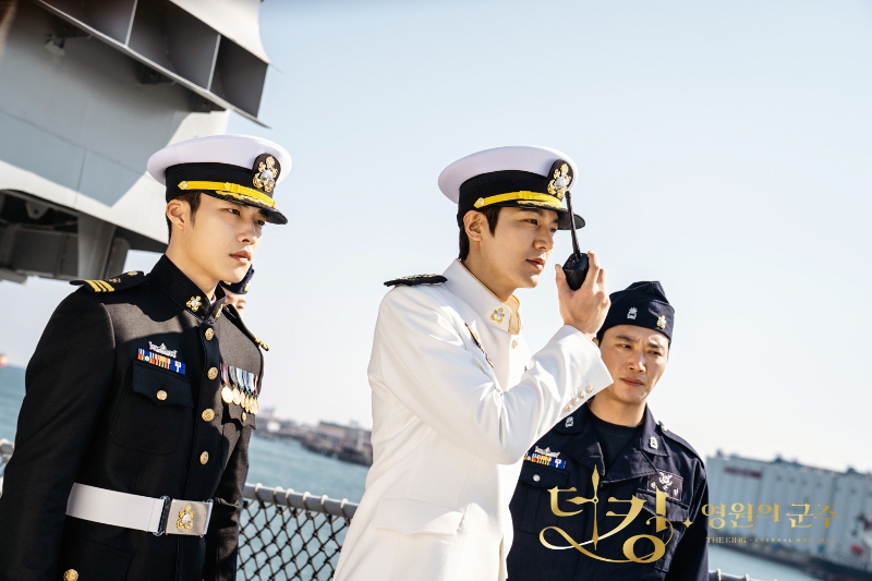 第6集剧情讲述李敏镐率领大韩帝国海军对抗日本军舰。