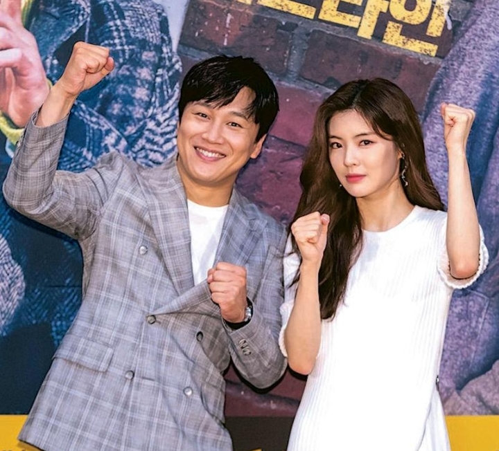 车太铉（左）与李善彬（右）首度合演警匪剧《法外搜查》。