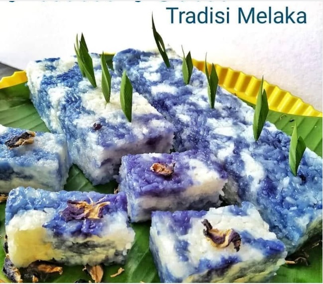 有网民将依斯迈蓝色线条峇迪比喻成马六甲传统美食兰花糯米糕。