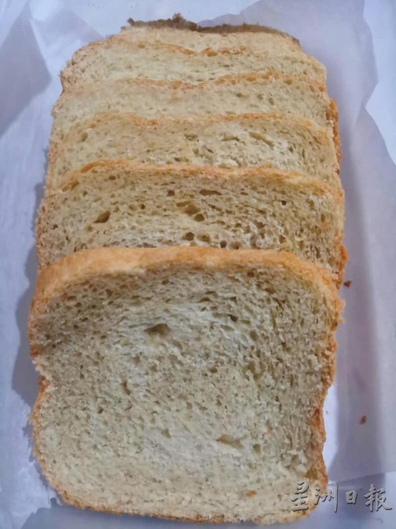 覃胁珺制作出来的面包不输商店出售的面包。