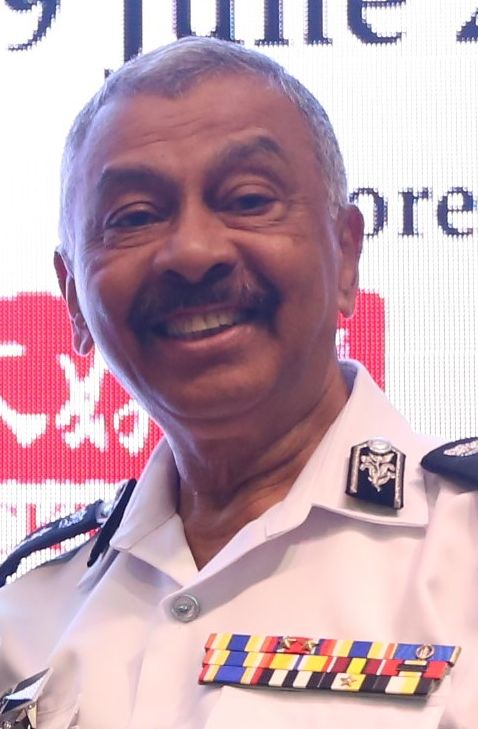 州指挥官拿督拉惹戈峇医生。