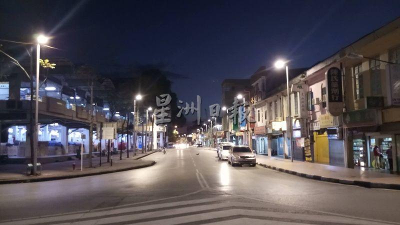 海唇街在LED街灯照耀下,亮了起来!
海唇街在LED街灯照耀下,亮了起来!