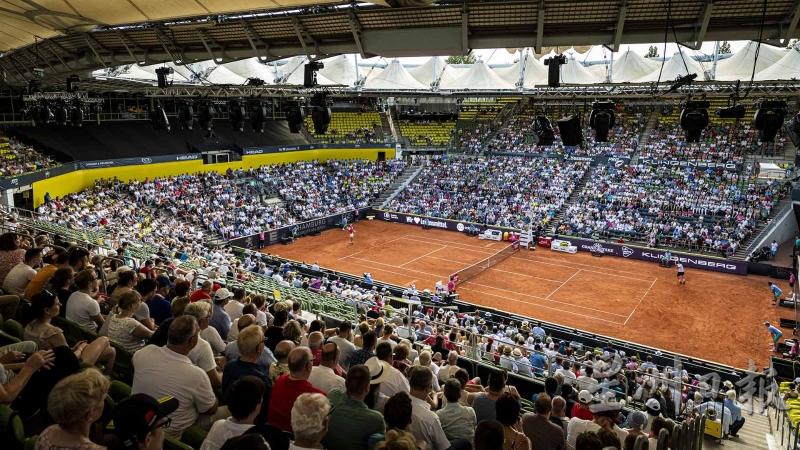 国际网球联合会宣布延迟网球赛季至7月31日，这意味着ATP和WTA共有12站巡回赛被延期。图为去年ATP汉堡站的比赛照片（ATP官网照片）