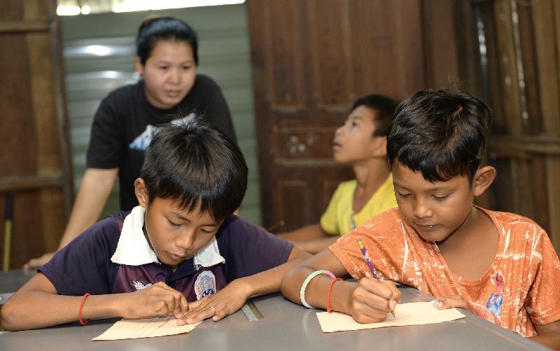 The Khmer language teacher teaches the students at Cheryl Loo's learning center. SIN CHEW DAILY