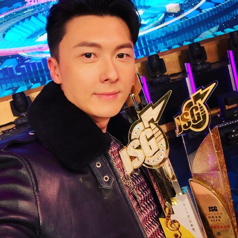王浩信今年初凭《爱不起》，在《劲歌金曲颁奖典礼》连夺2奖，让他重燃歌手梦。