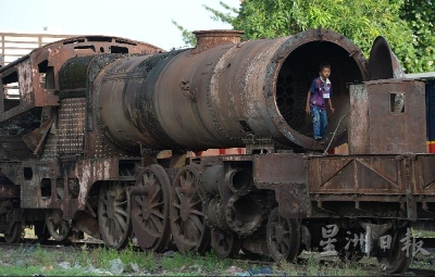 旧火车已是贫民窟生活的一部分。（摄影/冯依健）