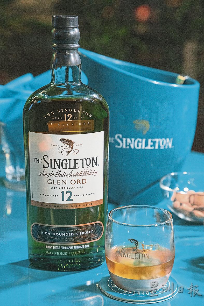 苏格登格兰奥德12年威士忌圆润的酒香和顺滑口感，可让好友聚会时放下工作的紧张，享受美好时光。