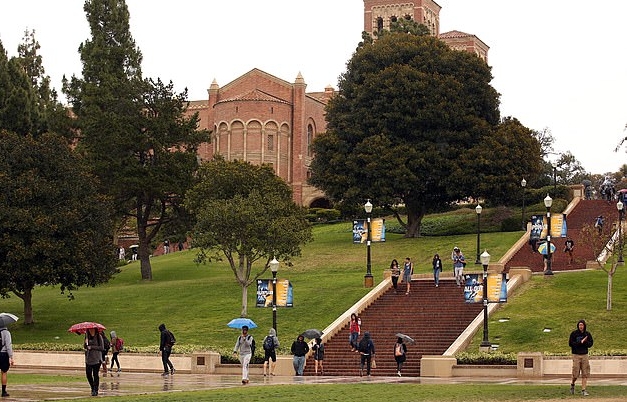 加州大学洛杉矶分校校园一景。