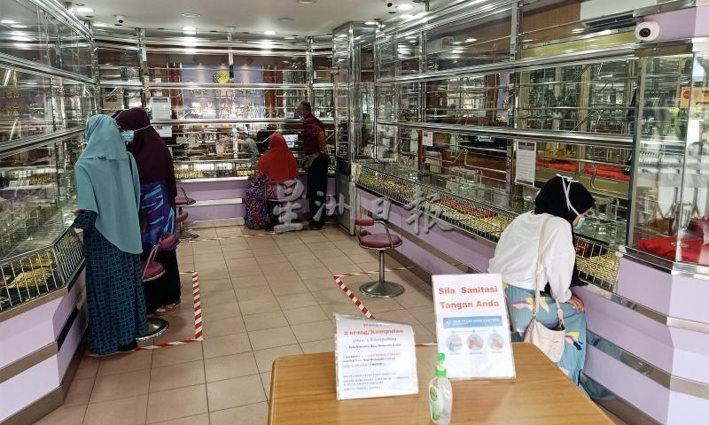 受到冠病疫情的冲击，瓜拉庇朥金店在开斋节的生意受挫，反应皆不理想。