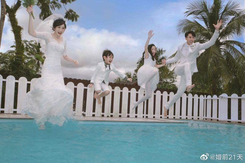 吴尊一家四口日前配合中国节目《婚前21天》拍摄创意婚纱照。