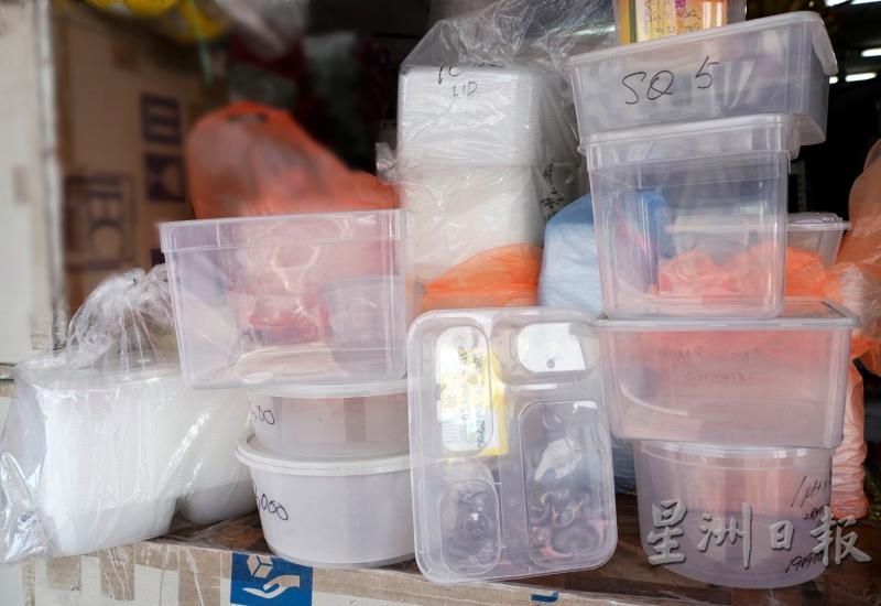 行管令和有条件行管令期,外卖和外送食物成为新趋势,不同尺寸的塑料容器销量大增。 行管令和有条件行管令期,外卖和外送食物成为新趋势,不同尺寸的塑料容器销量大增。