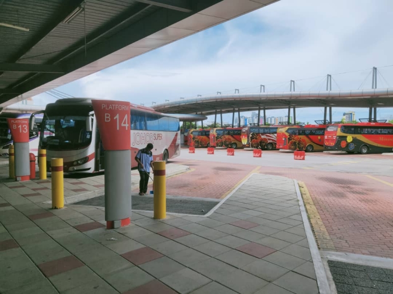 开斋节在即，新山拉庆中央车站的跨州长途巴士一律不得提供载客服务。