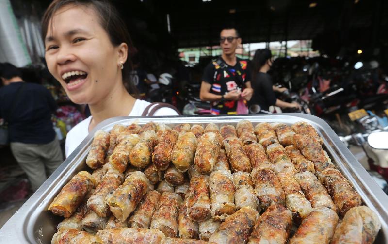 Good food is everywhere in Vientiane's largest Tong Khan Kam morning market. SIN CHEW DAILY