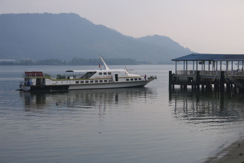 配合放宽封岛，往返邦咯岛和红土坎戴客的渡轮也增加川行班次。