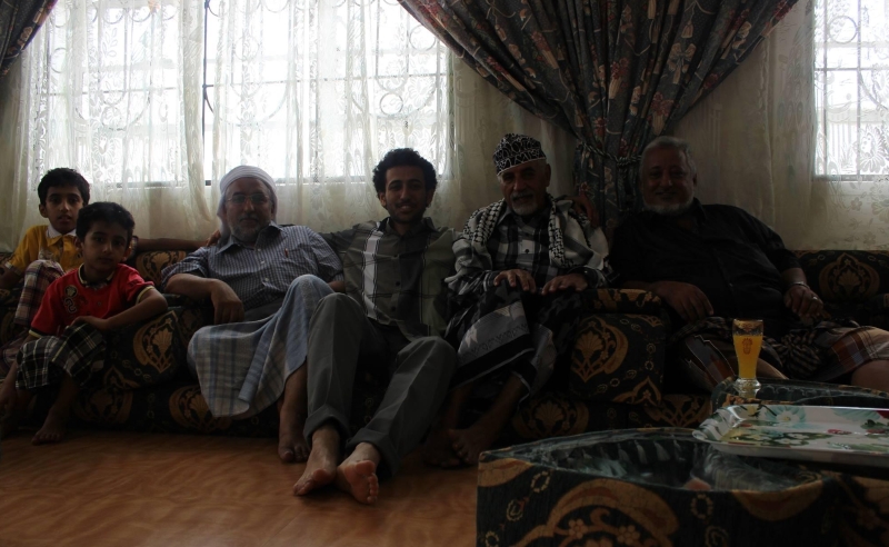 莫哈默在“Majlis”與長輩相聚聊天。（照片提供：莫哈默）