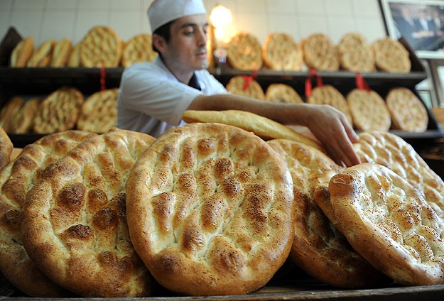 齋戒期間，晚上正式開齋之前，土耳其人會先吃一種叫“pide”的大餅。