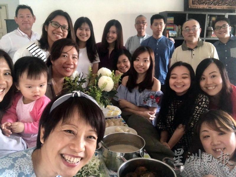 过去的开斋节以前，梁雅筠与家人都会跟姐姐的家庭聚会。