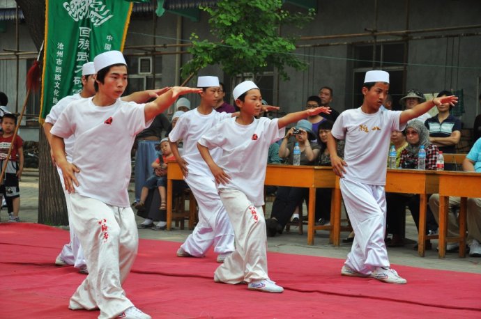 回族武術門派繁多，既有中華傳統武術，也有富於獨特風格的回族武術。