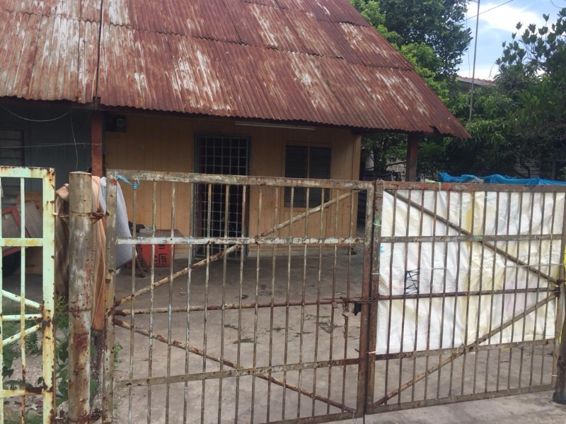 日前，一班外劳在班达马兰新村早市毗邻住宅区租下一间屋子偷偷卖鱼，市议会取缔时外劳已逃走，如今又被发现折返。