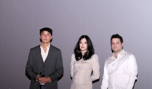 吴彦祖（左）曾和导演伍仕贤（右）合作电影《形影不离》。