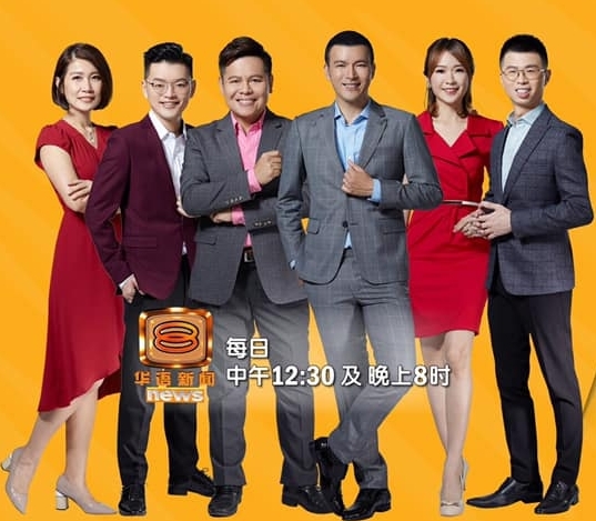 八度空间华语新闻6位新闻主播李依凌（左起）、苏进川、陈嘉荣、叶剑锋、王菁忆及张傲斌。