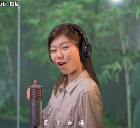 蔡恩雨近日翻唱抖音熱門歌曲《少年》。