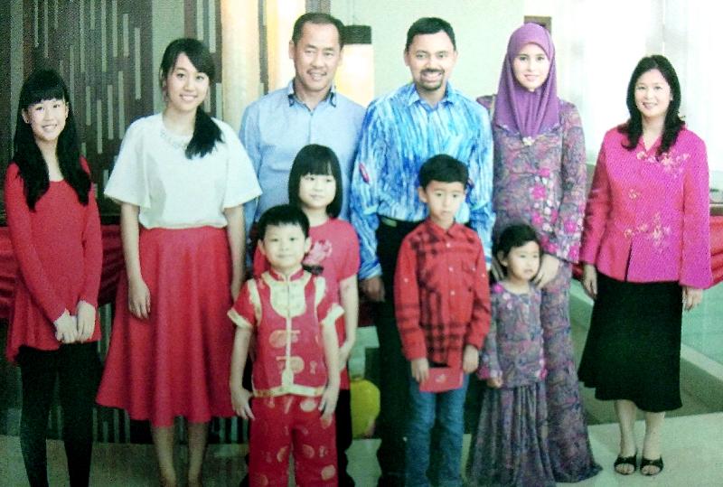 The crown prince of Brunei visited Ting's residence during the 2014 Chinese New Year. SIN CHEW DAILY