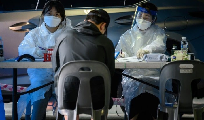 An outbreak at e-commerce firm Coupang's warehouse in Bucheon has seen 69 cases. AFP